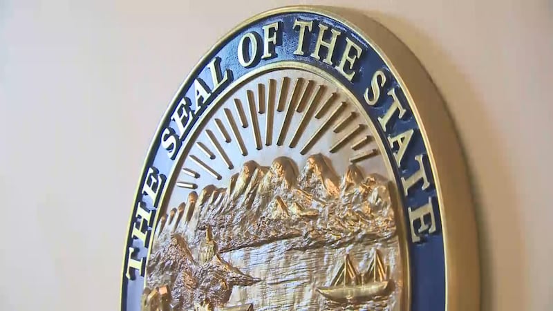 Seal of the state of Alaska.